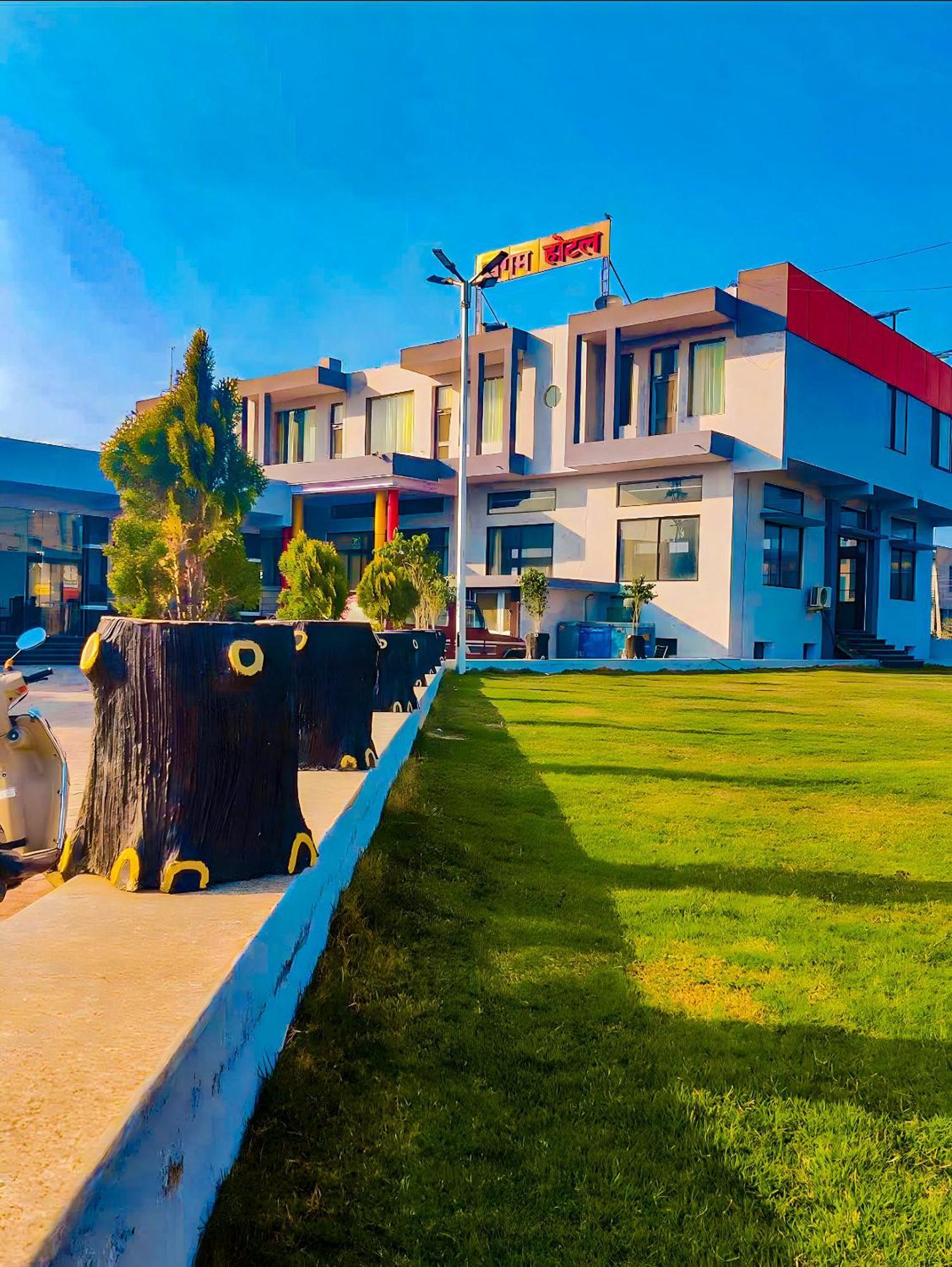 Sangam Hotel Chirawa Exteriér fotografie